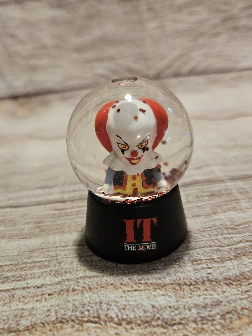 IT the movie Pennywise mini snow globe